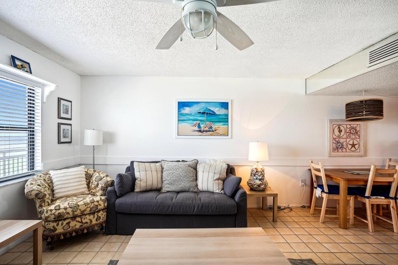 Sunset Chateau 409 St. Pete Beach Exterior photo