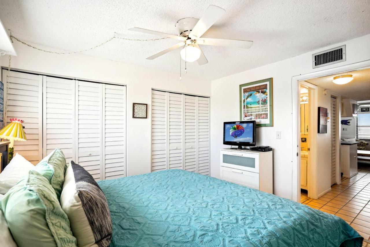 Sunset Chateau 409 St. Pete Beach Exterior photo