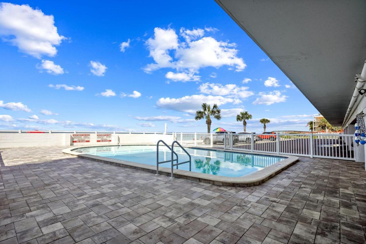 Sunset Chateau 409 St. Pete Beach Exterior photo