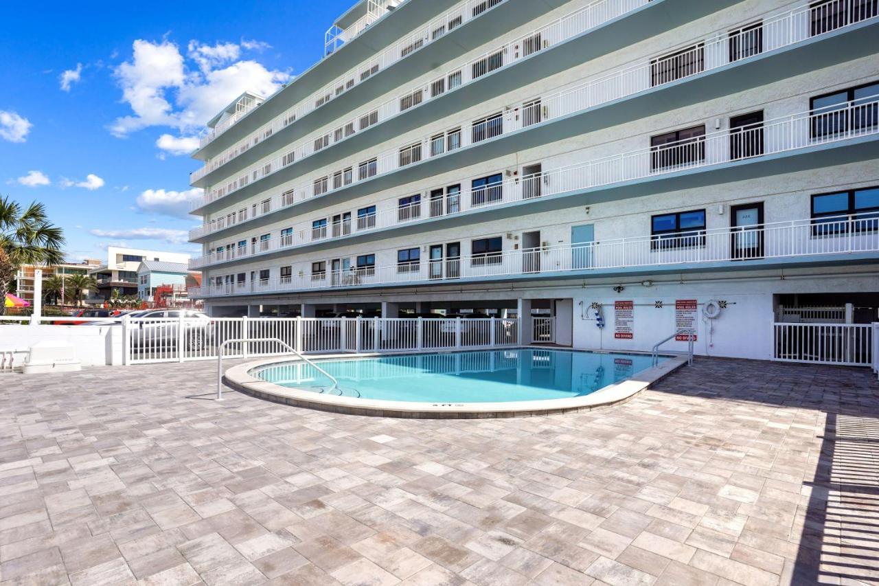 Sunset Chateau 409 St. Pete Beach Exterior photo